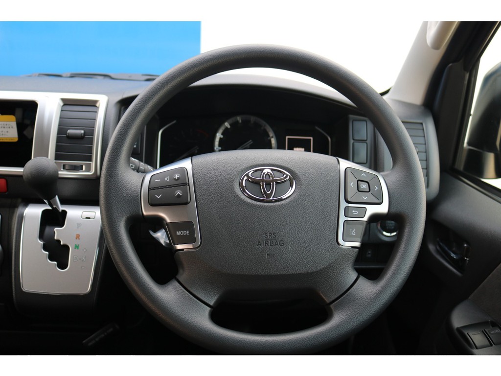 操作性の良いステアリングスイッチ付き！