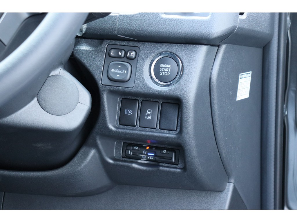 メーカーオプションのパワースライドドア付き