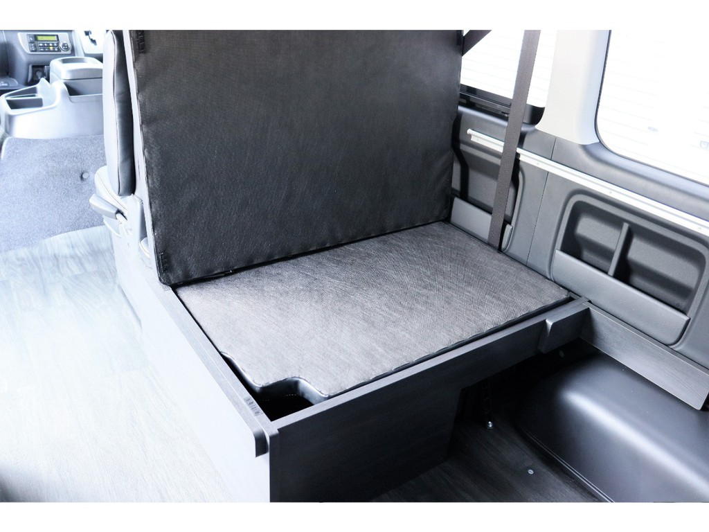 ベットマット、テーブルはすべて収納可能です！