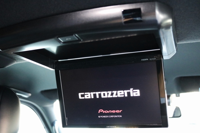 カロッツェリア　フリップダウンモニター装備済み！