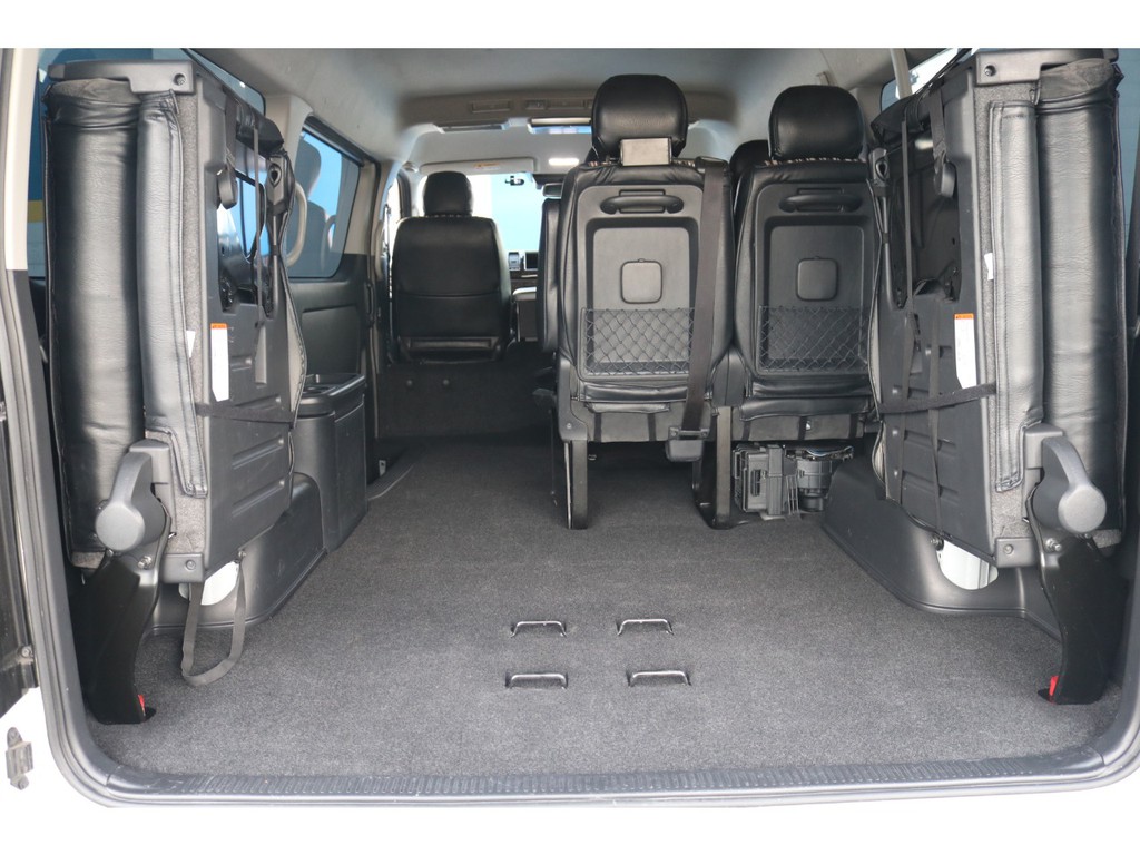 4列目を跳ね上げると荷室を確保できます！