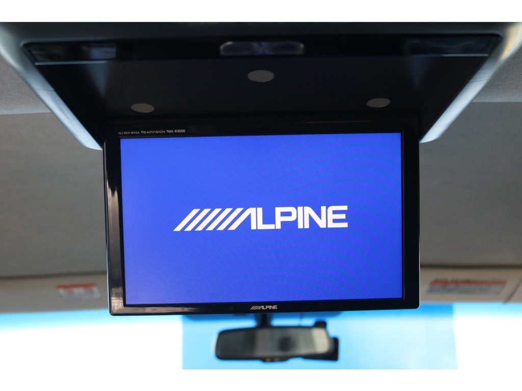 アルパインのフリップダウンモニター装着済みです！