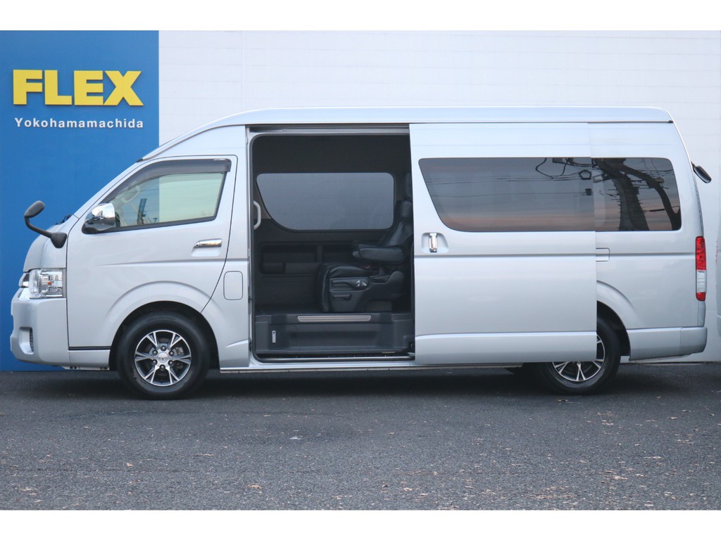 間口の広いスライドドアなので乗り降りも簡単です！