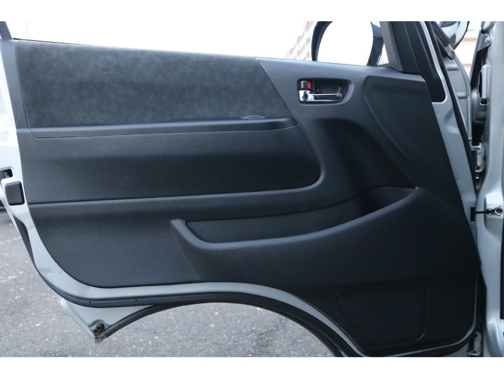 ドアパネルも状態良好です！