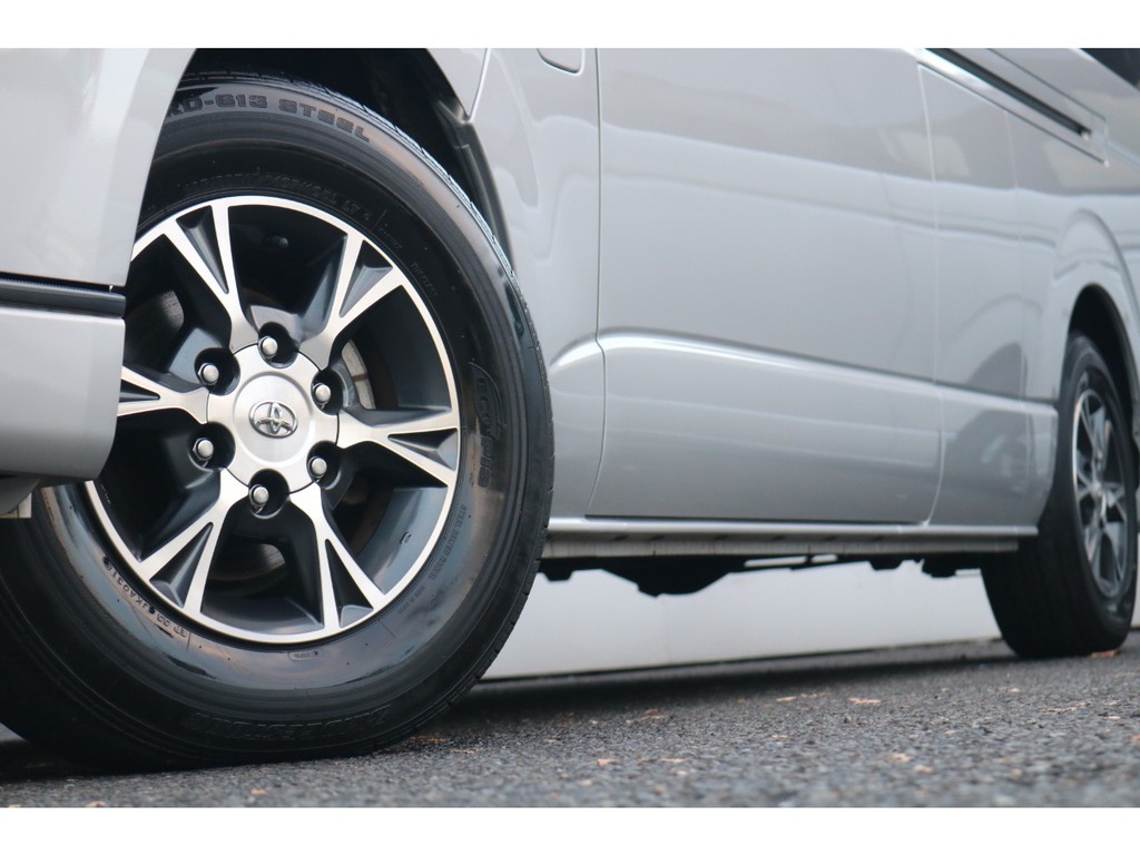 純正アルミホイール装着済み！