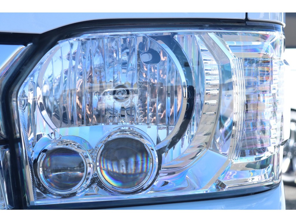 メーカーオプションLEDヘッドライト装着済み！