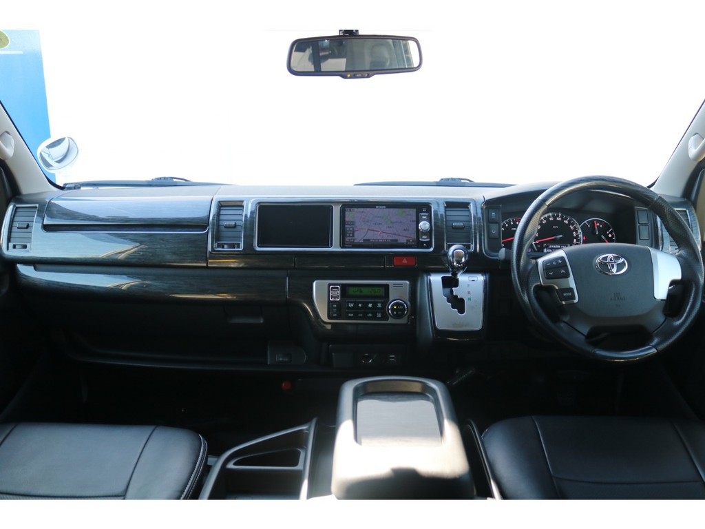 使いやすいコックピット、インテリアパネル装着済み！