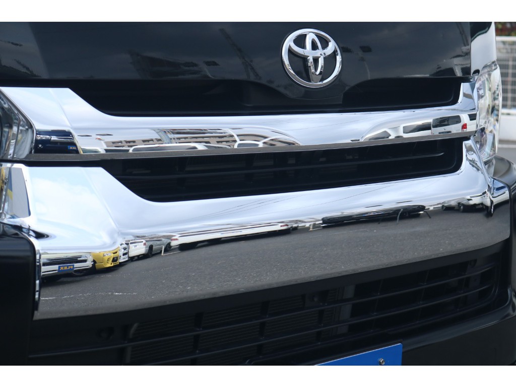 迫力のあるフロントグリル