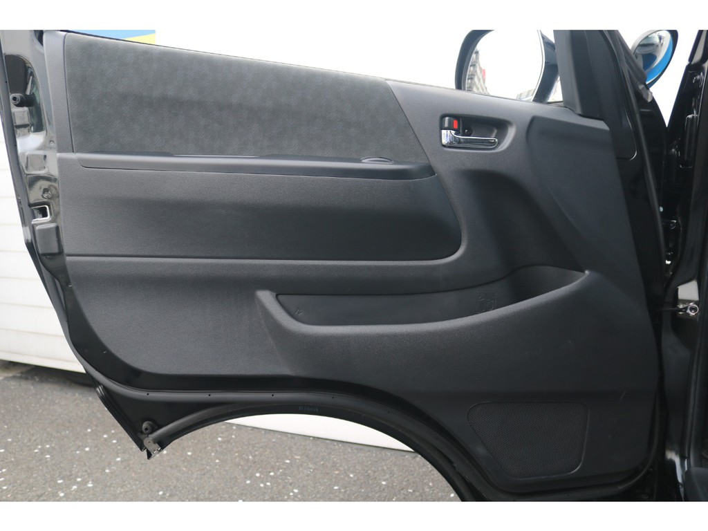 ドアパネルも状態良好です！