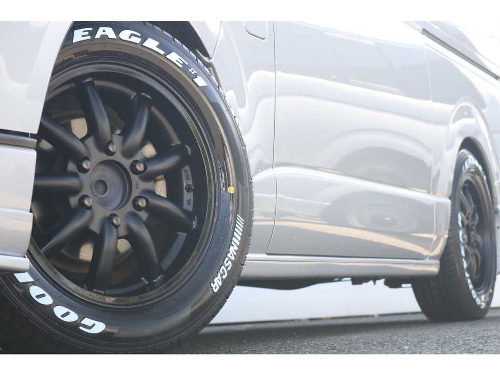 MC-9　17インチアルミホイール装着済み