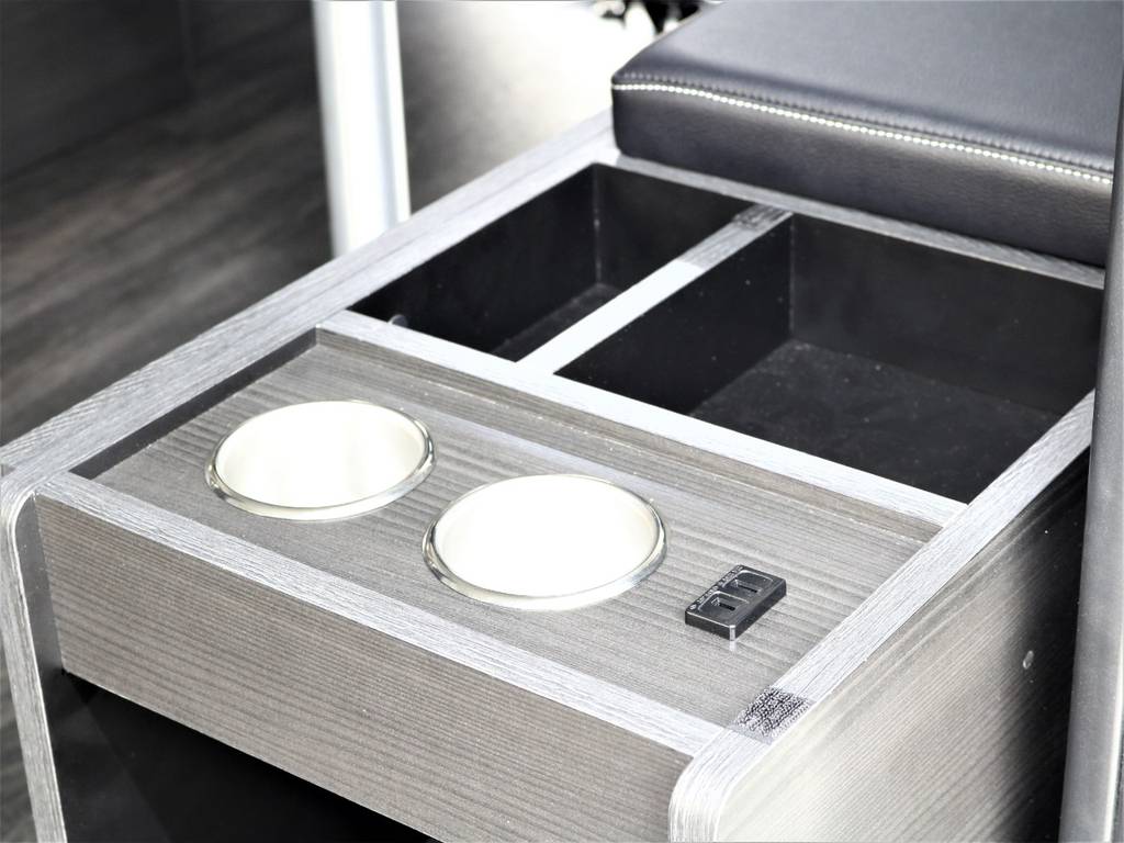ベットマット取り外しで便利な、【100V電源】【ドリンクホルダー】各所オプション多数！！