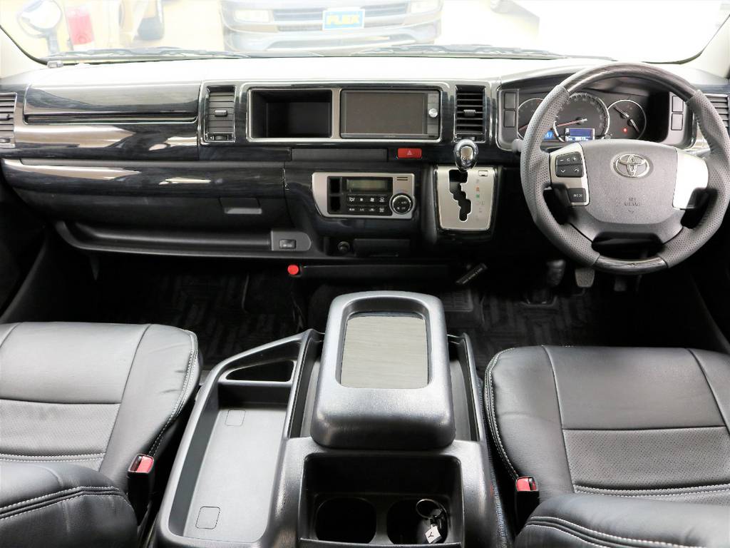 内装外装ともにカスタムされたハイエース札幌西店だけの中古コンプリートカー！ご来店お待ちしております！！