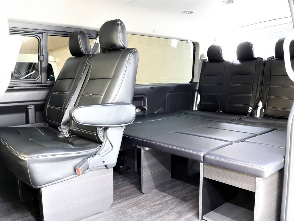 内装ベッド架装！前向き８人・横向き２人！！