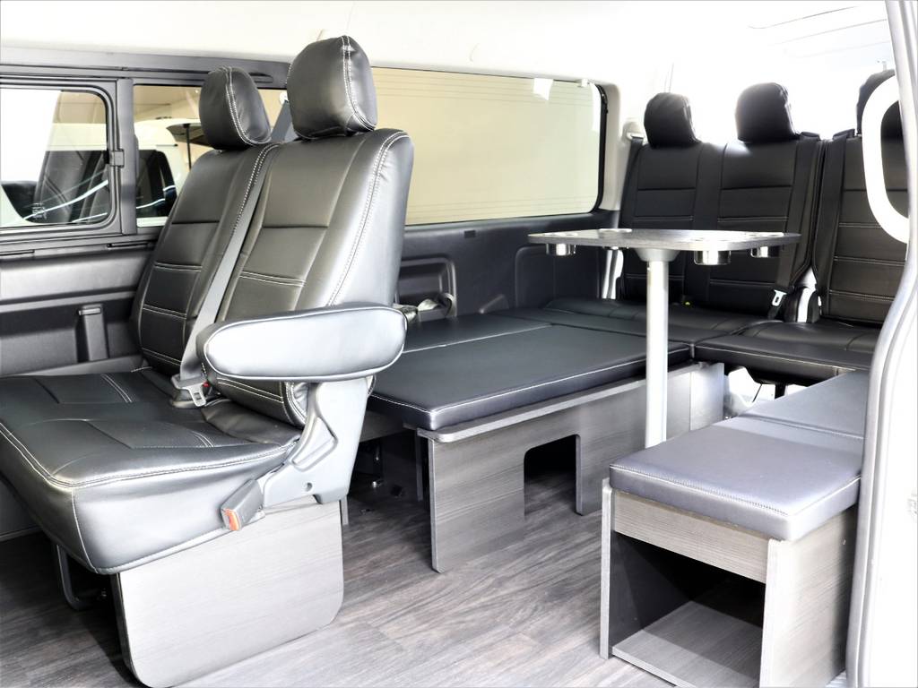 使い勝手抜群な【テーブル】付き！！