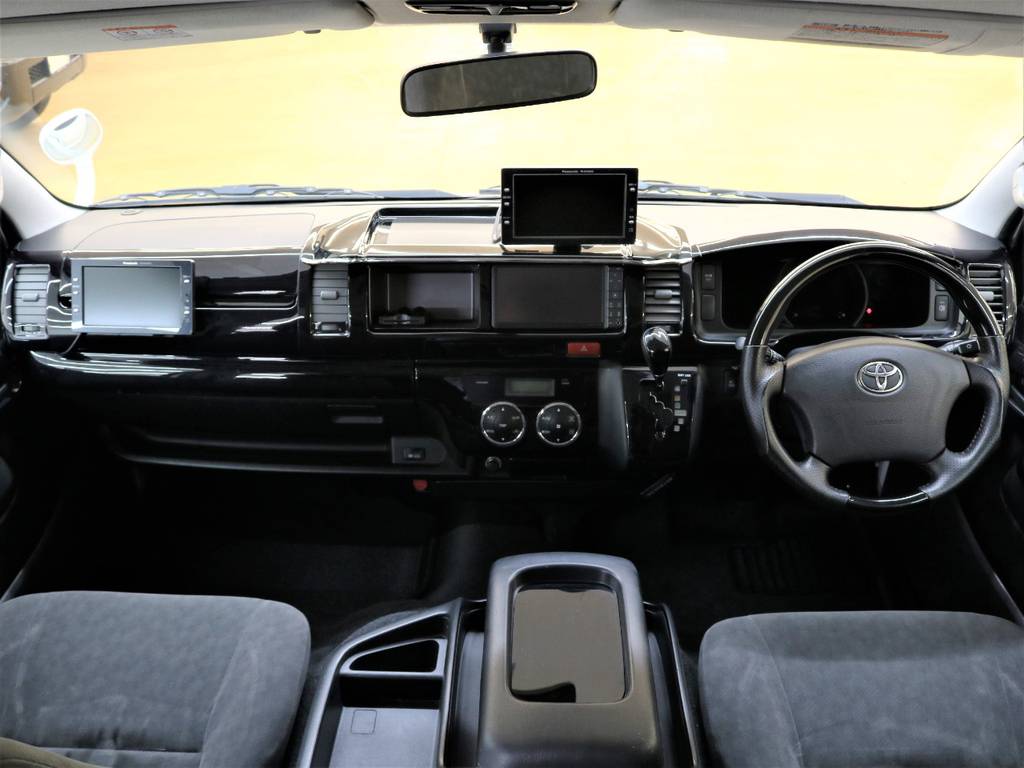 運転席周りも広々！！