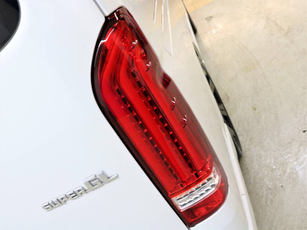 新品ヴァレンティＲＥＶＯ２ＬＥＤテールランプ！