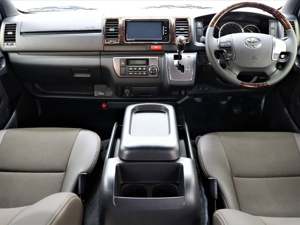 【ハイエースＶ ４ＷＤ Ｓ－ＧＬ ５０thＡＮＮＩＶＥＲＳＡＲＹ ＬＩＭＩＴＥＤ】