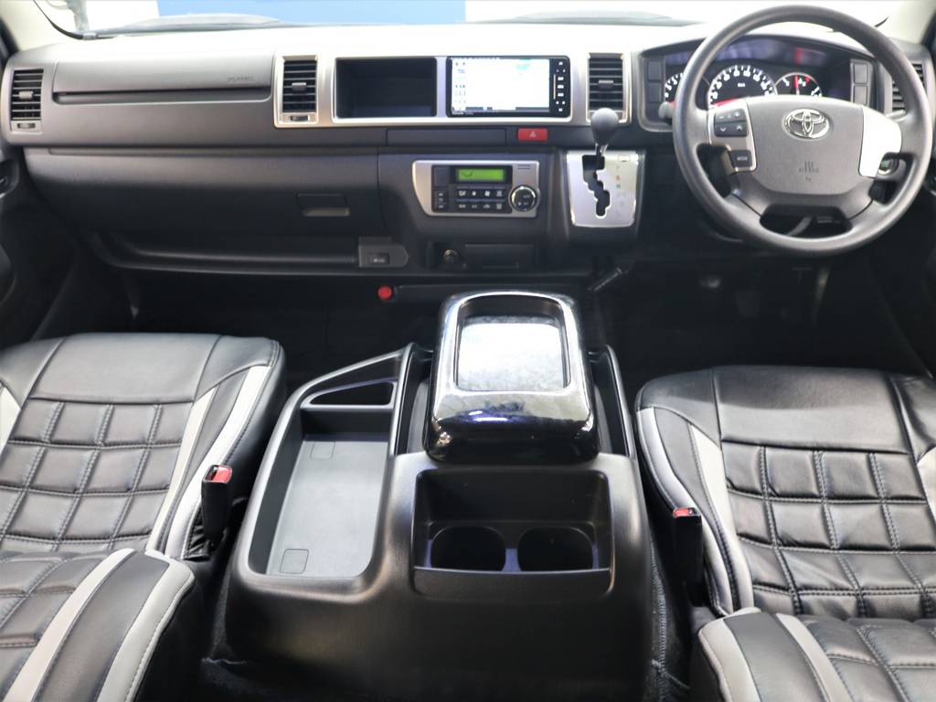 ４型ハイエースワゴン４ＷＤの入庫です！