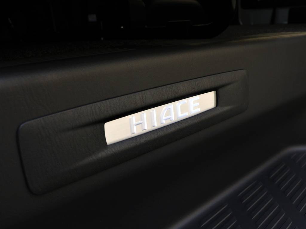 特別仕様車専用スカッフプレート！