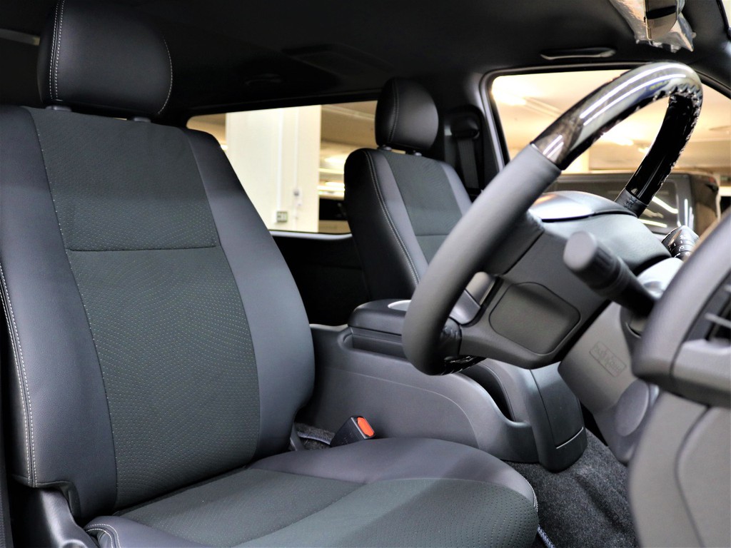特別仕様車専用ハーフレザーシート！