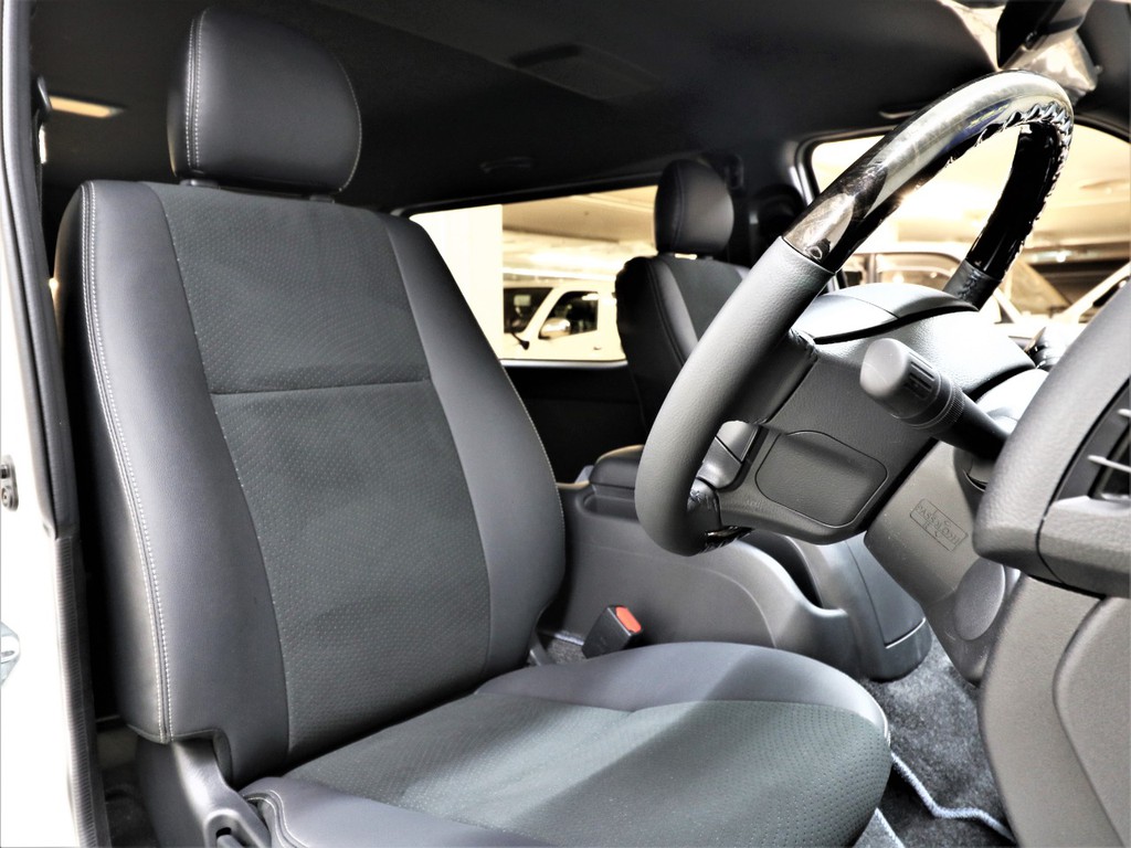 特別仕様車限定ハーフレザーシート！