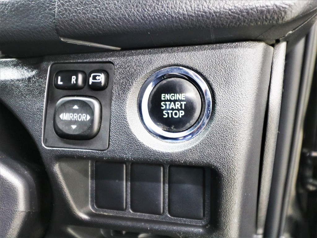 プッシュスタート＆スマートエントリーキーは特別使用車標準装備です！