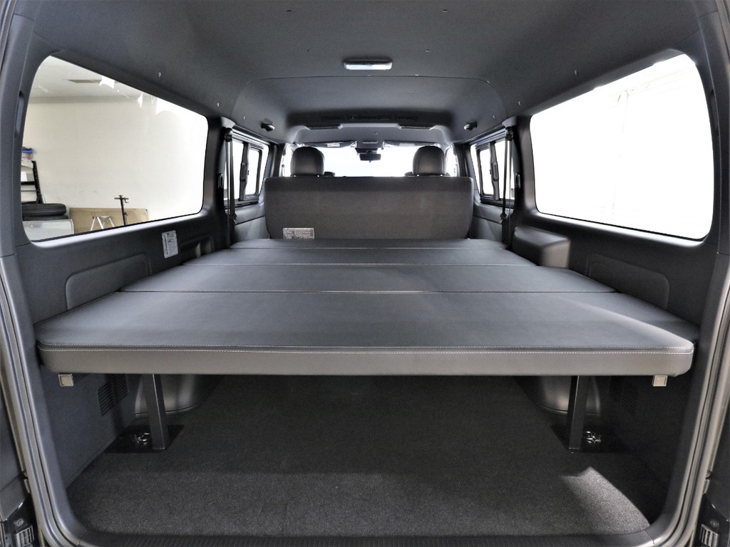 車中泊もでき荷物も積める仕様となっております！