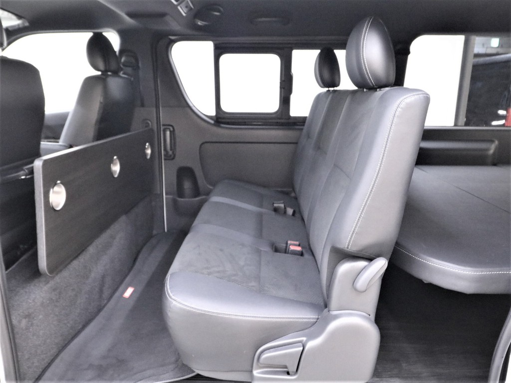 特別仕様車専用ハーフレザーシート！