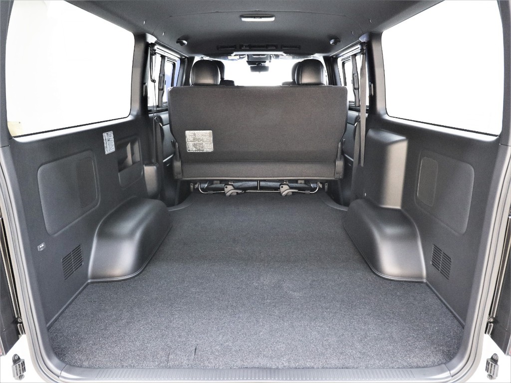 ベッドキットを追加カスタムして車中泊仕様にも出来ちゃいます！