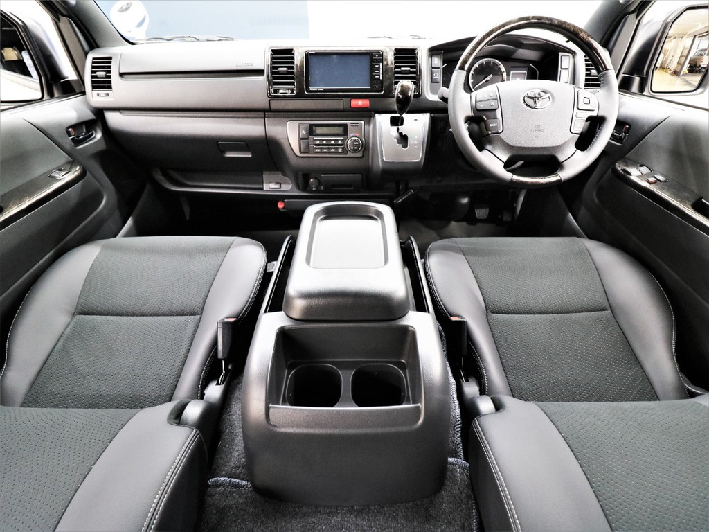特別仕様車専用ハーフレザーシート！
