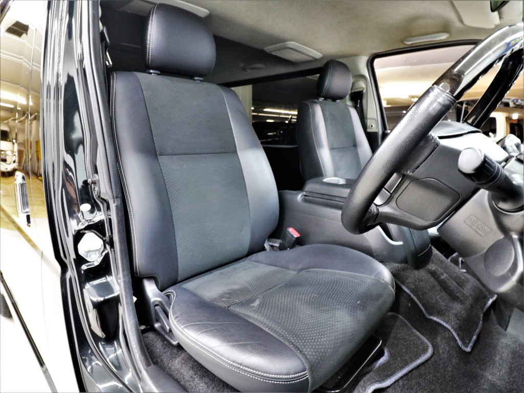 特別使用車専用ハーフレザー表皮シート！