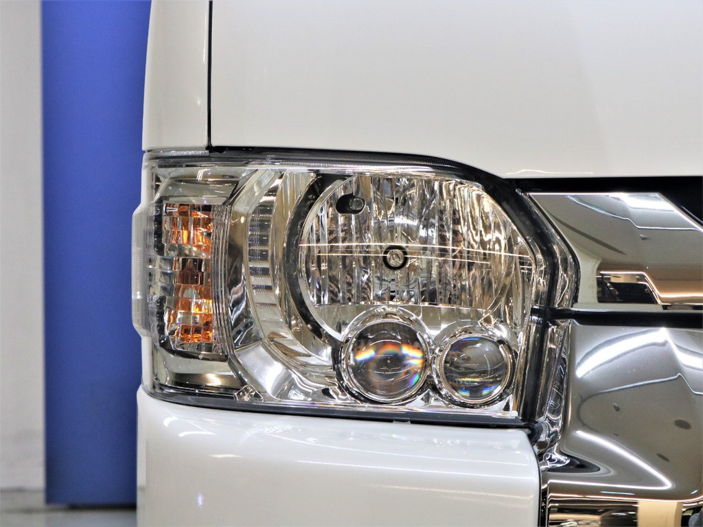 ＬＥＤヘッドランプなどメーカーオプションはフル装備です！