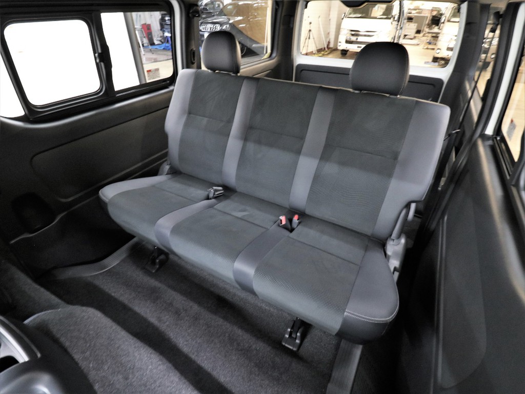 特別仕様車専用ハーフレザーシート！