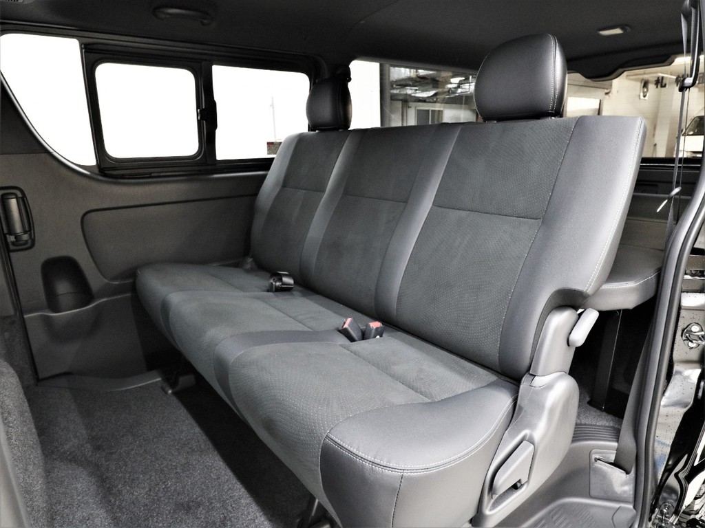 特別仕様車専用ハーフレザーシート！