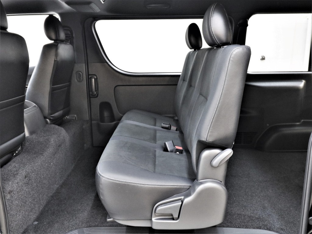 特別仕様車専用セカンドシート！