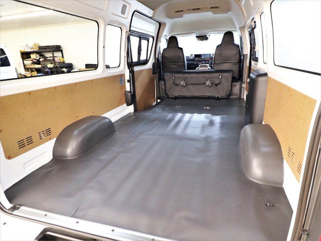追加カスタムでフローリング施工やインナートリム施工なども可能です！