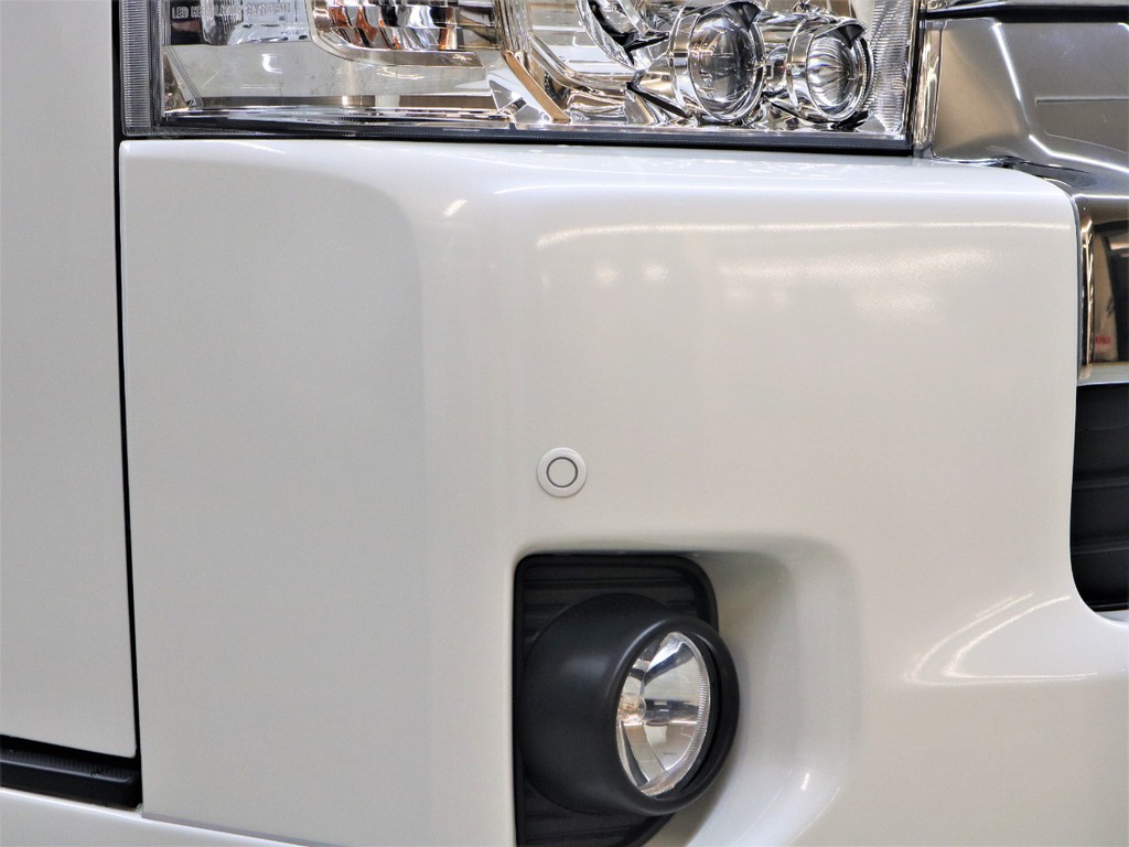 コーナーセンサーが付いているので慣れない駐車も安心ですね！