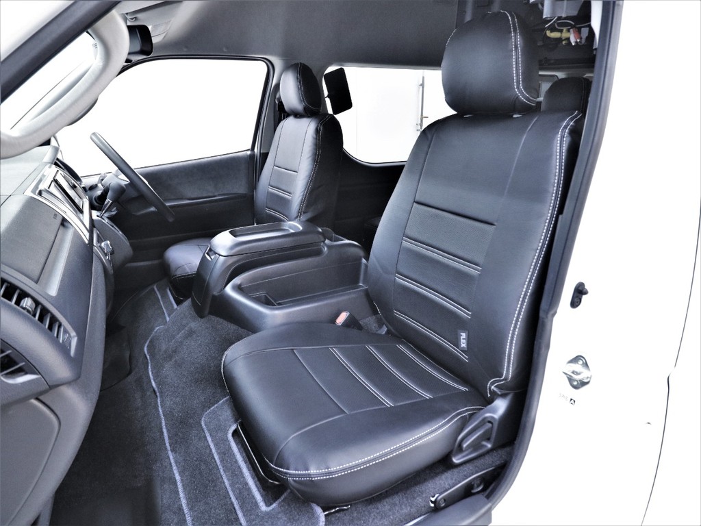 新品黒革調シートカバー装着！