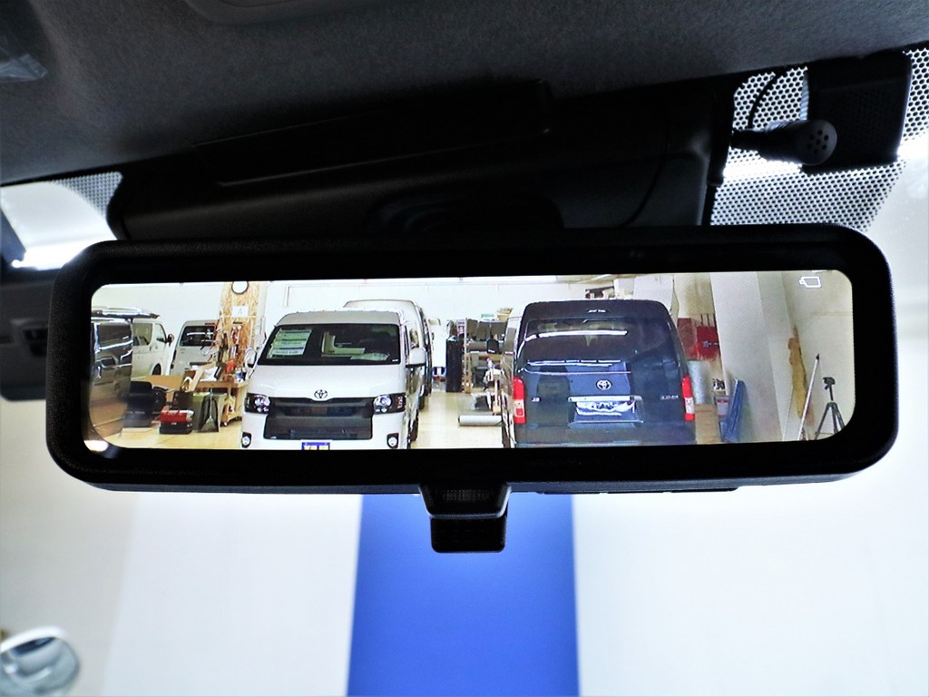 鏡面インナーミラーにも切り替えられるデジタルインナーミラーです！