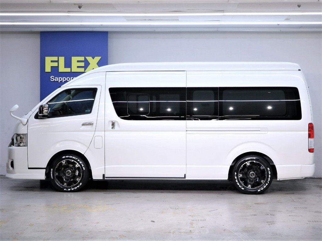 両側に小窓付き！車中泊にピッタリの内容ですね！