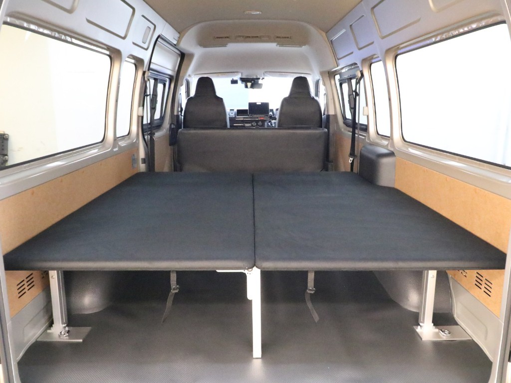 ＡＩＺＵベッドキッドが付いているので車中泊も楽しめます！