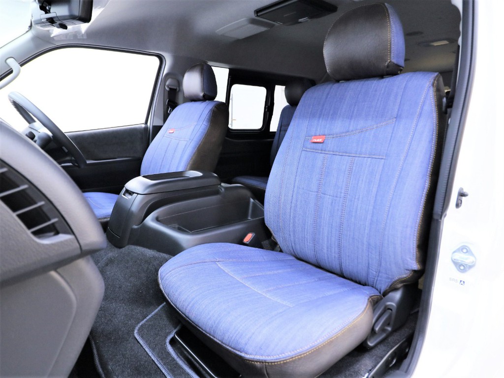 運転席と助手席ともにデニムのシートカバー装着されております！