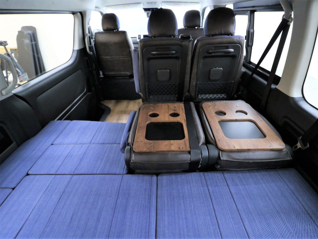 ３列目シートを倒すとＦＬＥＸ ＺＥＲＯＷＡＧＯＮーｂｅｄーｔａｂｌｅが付いているので車中泊の時に大活躍です！