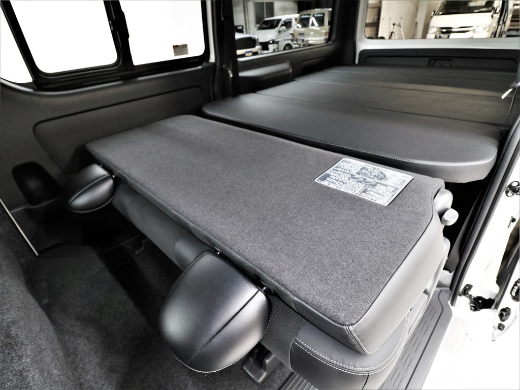 ベッドキッドが搭載しているので車中泊も楽しめます！