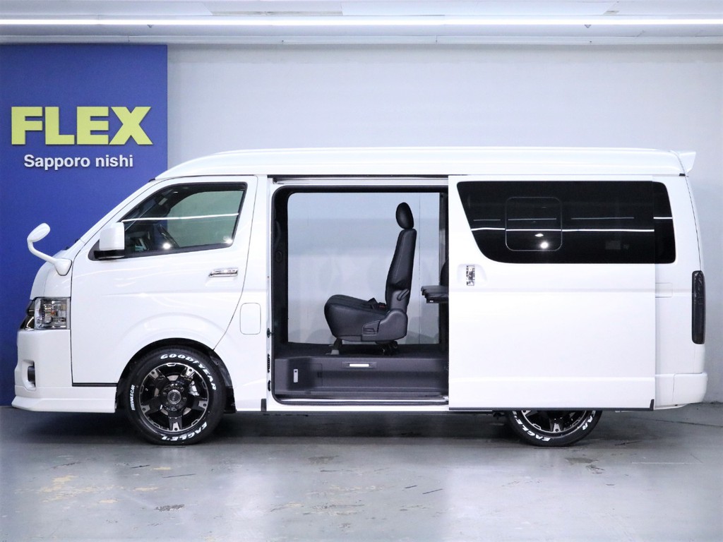 小窓付きの両側スライドドア！車高は1.5inchローダウン施工しております！