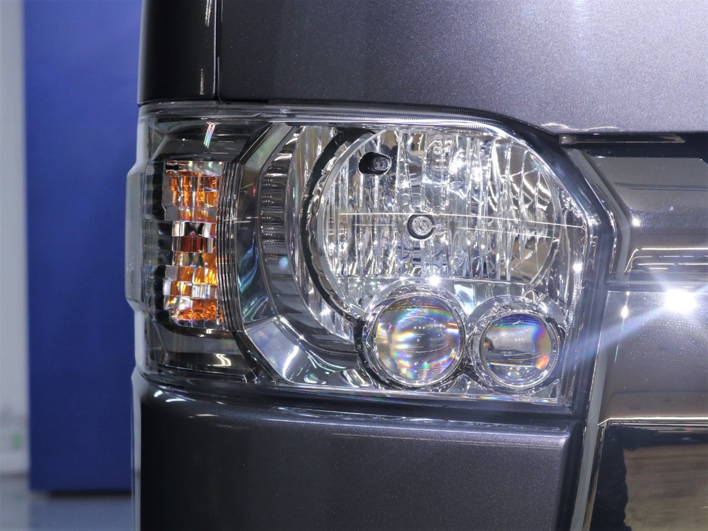 【ダークプライム特別装備】LEDヘッドランプ（クリアスモーク加飾）