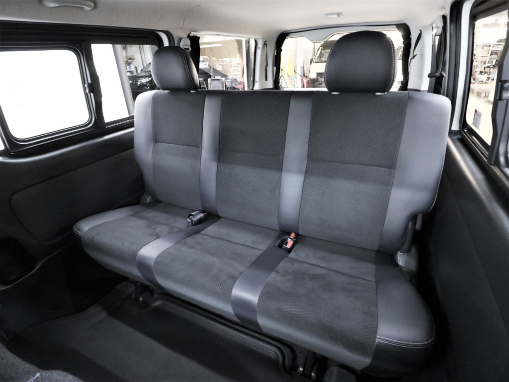 特別仕様車専用ハーフレザーシート！