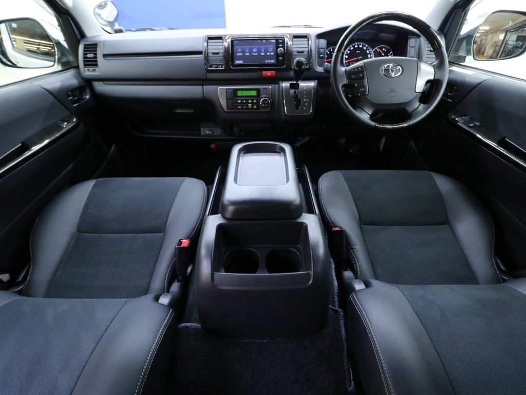 広々と開放感があり運転しやすいです！