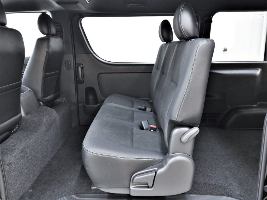 特別仕様車専用ハーフレザーシート！