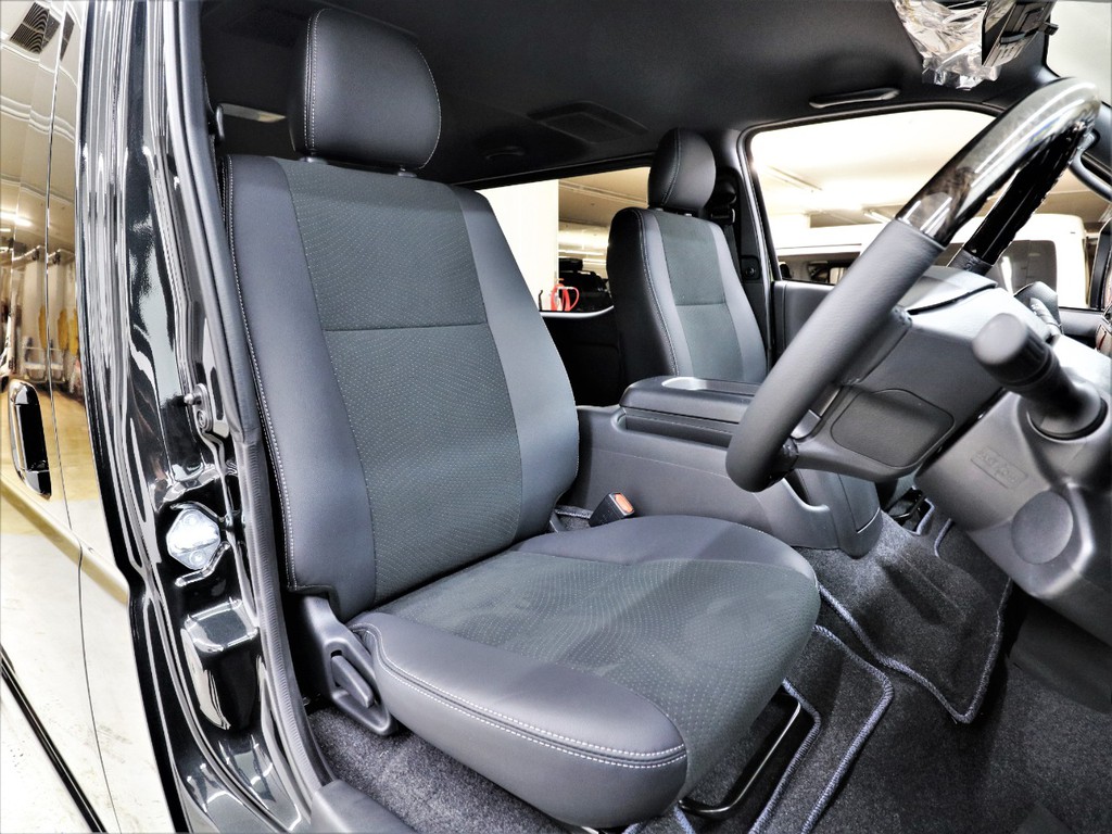 特別仕様車専用ハーフレザーシート！